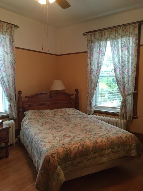 Le Petit Chateau Montebello B&B Pokoj fotografie