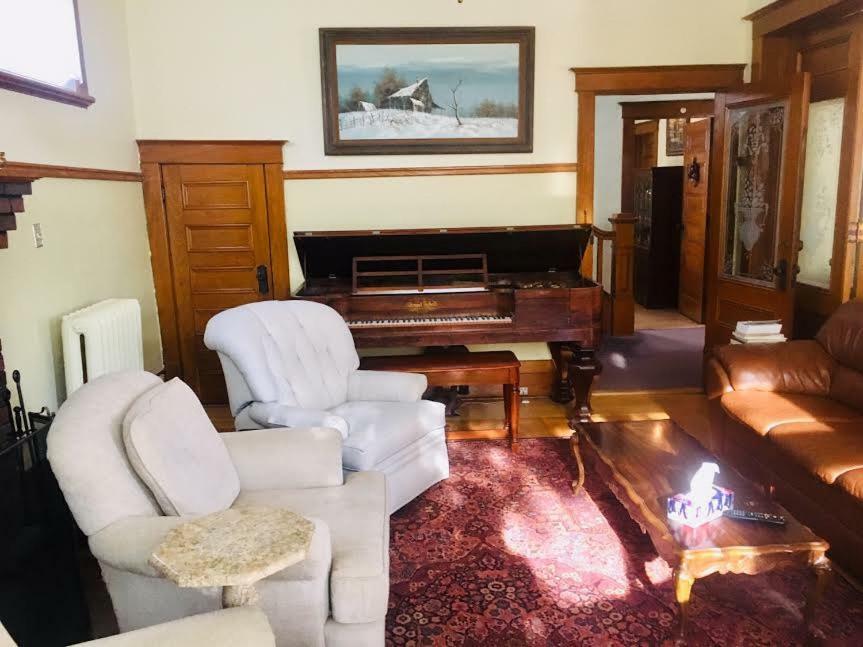 Le Petit Chateau Montebello B&B Exteriér fotografie