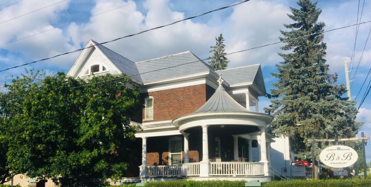 Le Petit Chateau Montebello B&B Exteriér fotografie